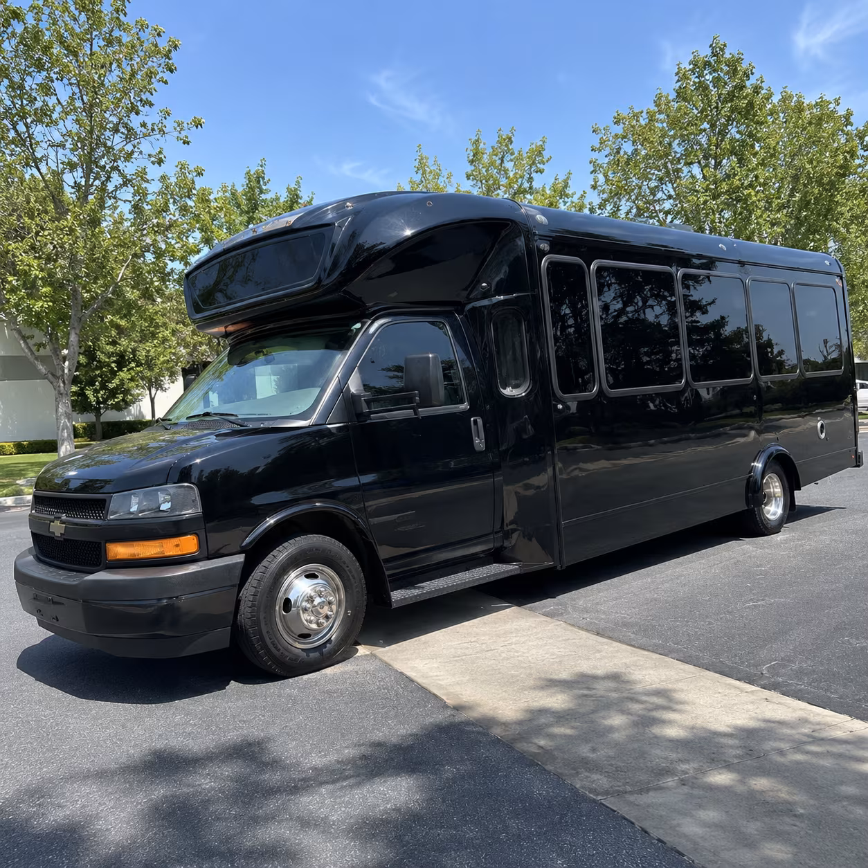 blog rent a bus to frederik meijer gardens sculpture park hero