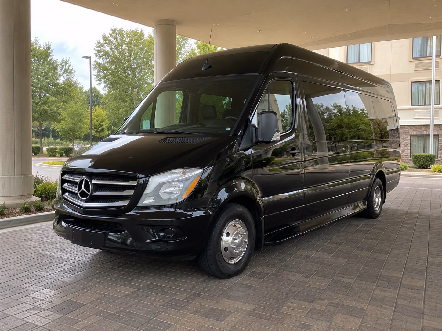 book group transportation for your next airport transfer 3